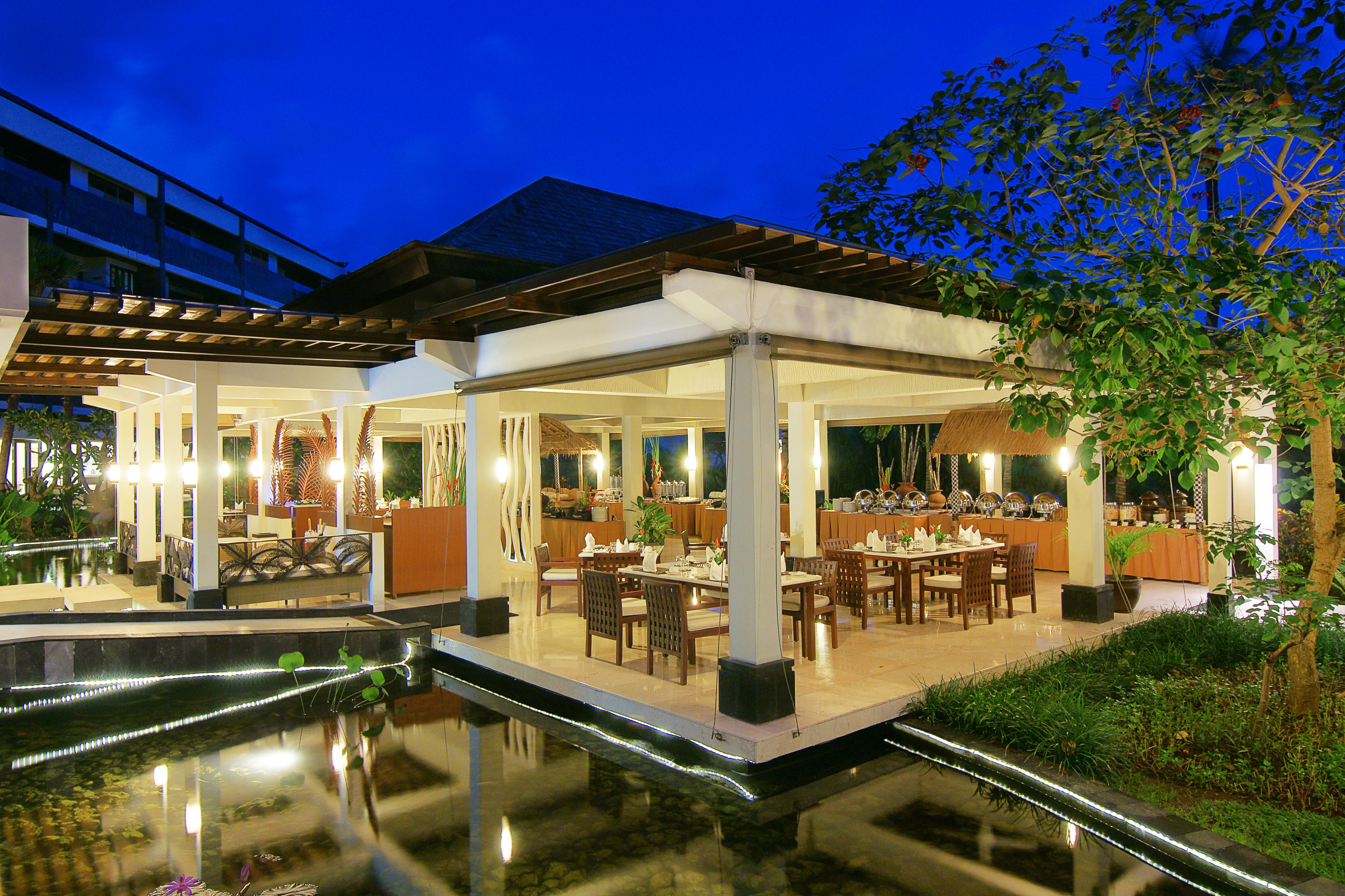The Seminyak Beach Resort & Spa Екстериор снимка The restaurant at the hotel