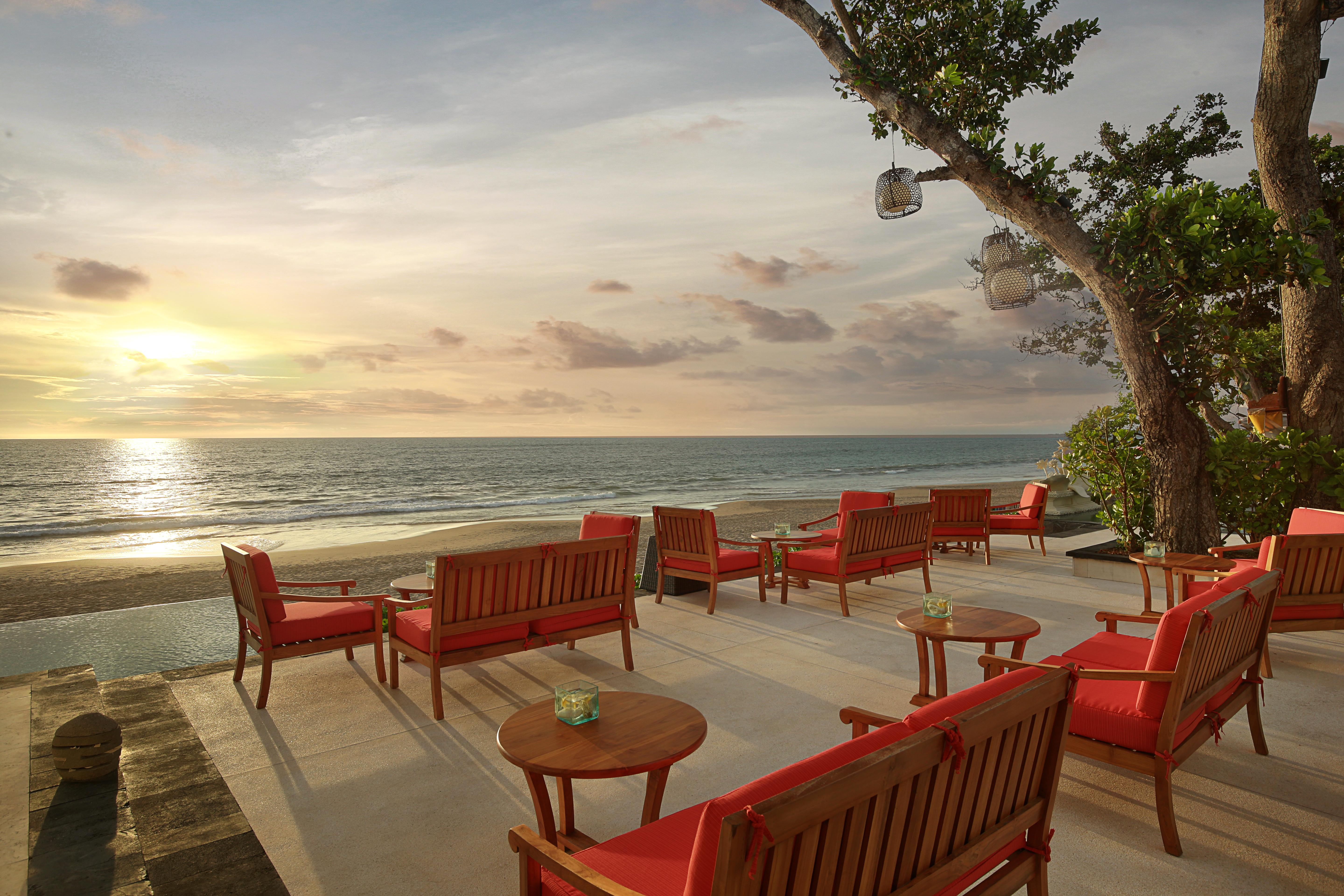 The Seminyak Beach Resort & Spa Екстериор снимка Sunset at the beach