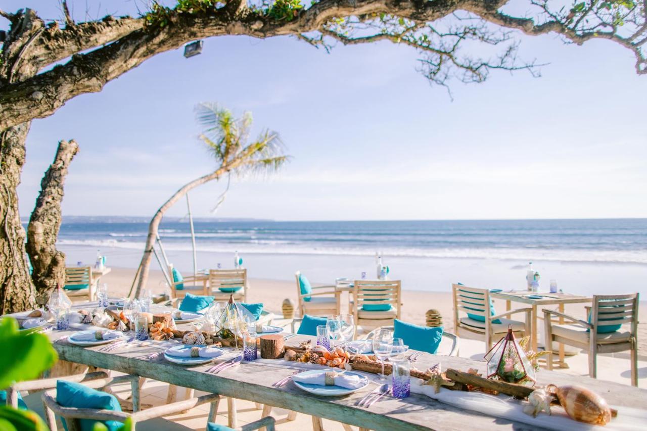 The Seminyak Beach Resort & Spa Екстериор снимка Beachfront dining at the resort