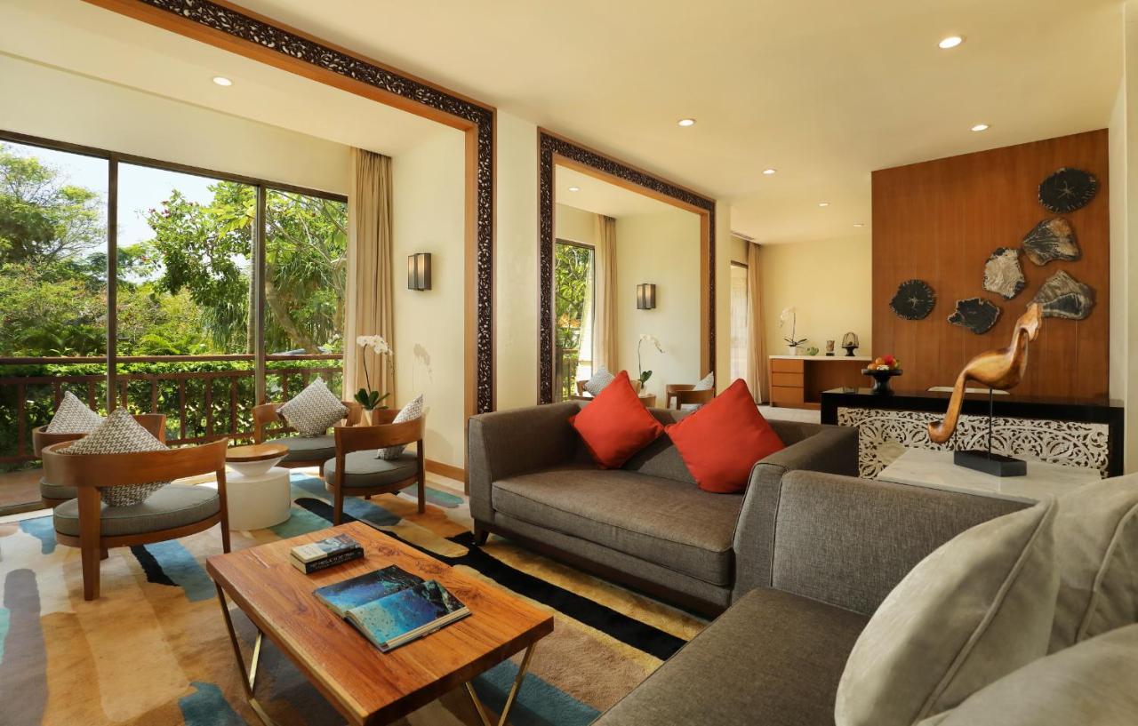 The Seminyak Beach Resort & Spa Екстериор снимка Living room of a suite